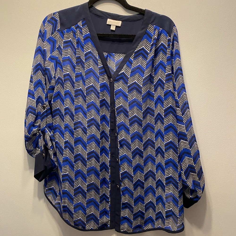 A Pea in the Pod Maternity- Sheer blouse. Sz MED